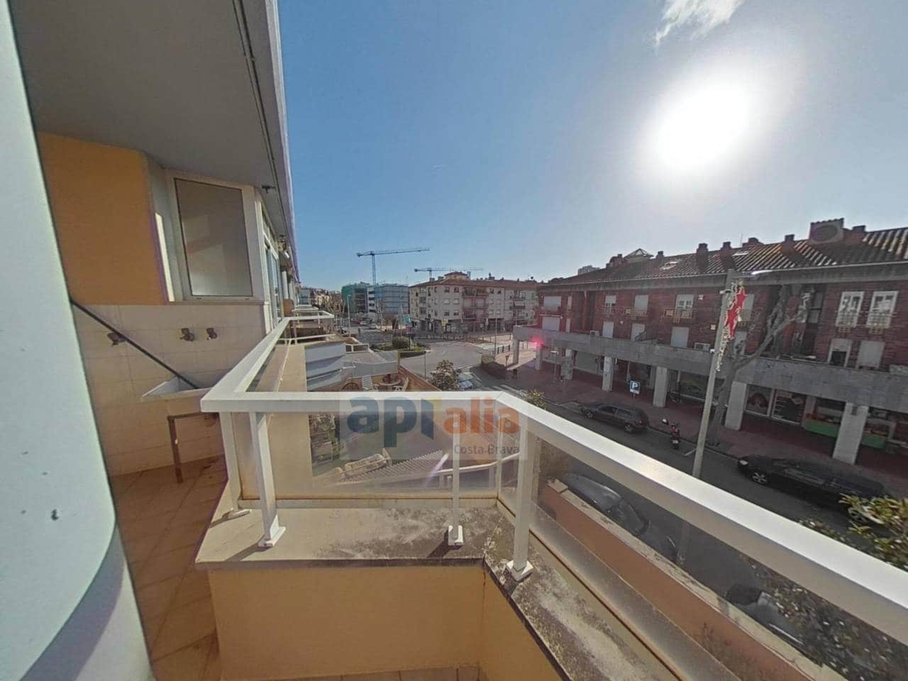 Piso de 4 habitaciones en Palamós en venta - 299.000 € (Ref: 9468012)