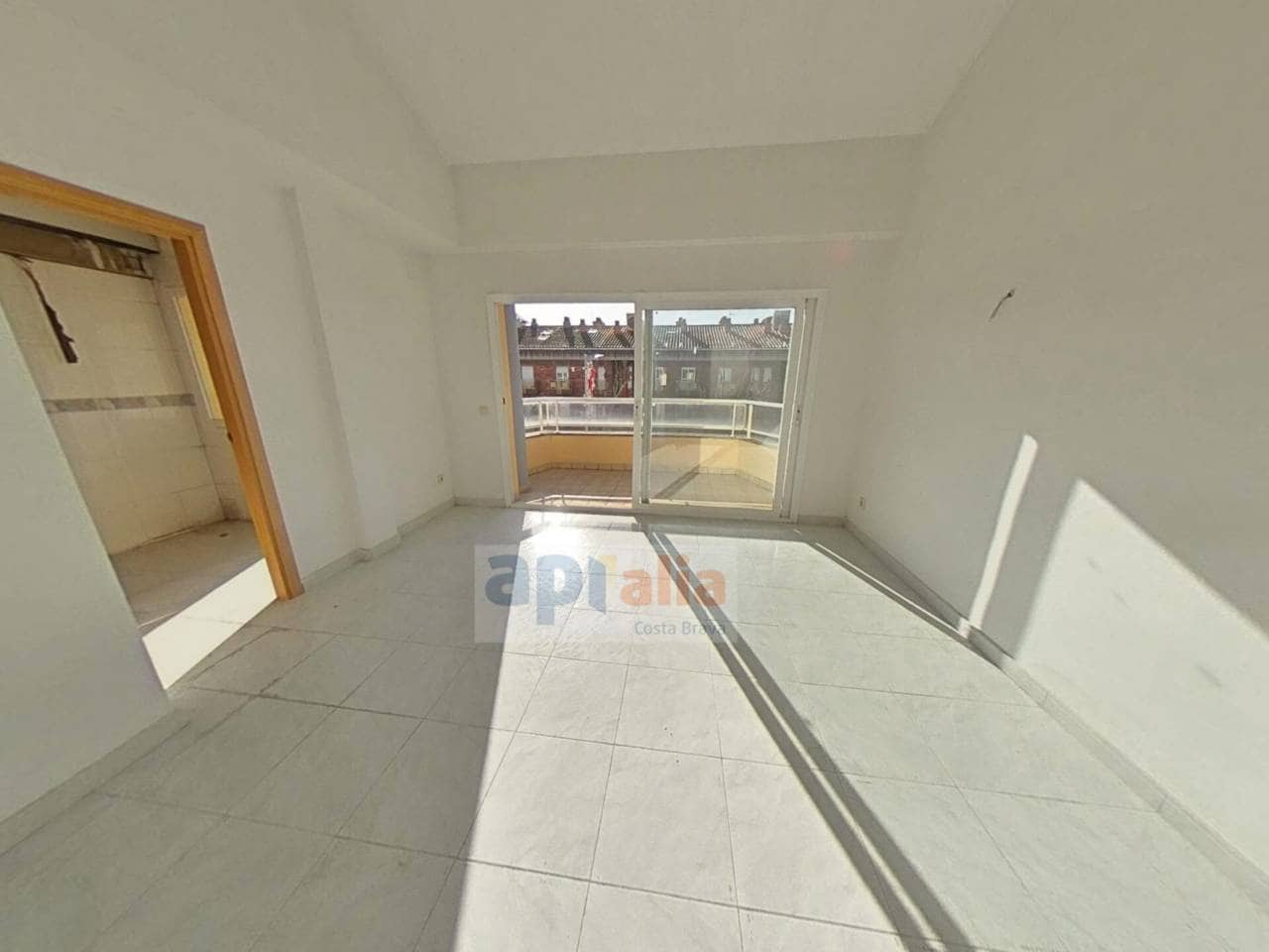 Piso de 4 habitaciones en Palamós en venta - 299.000 € (Ref: 9468012)