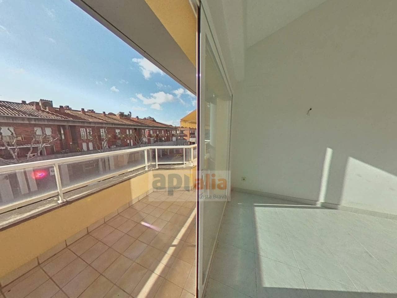 Piso de 4 habitaciones en Palamós en venta - 299.000 € (Ref: 9468012)