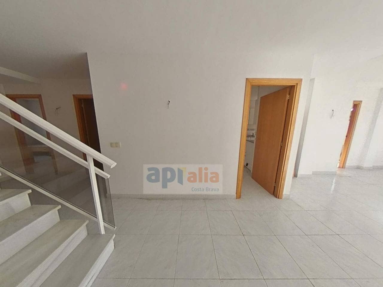 Piso de 4 habitaciones en Palamós en venta - 299.000 € (Ref: 9468012)