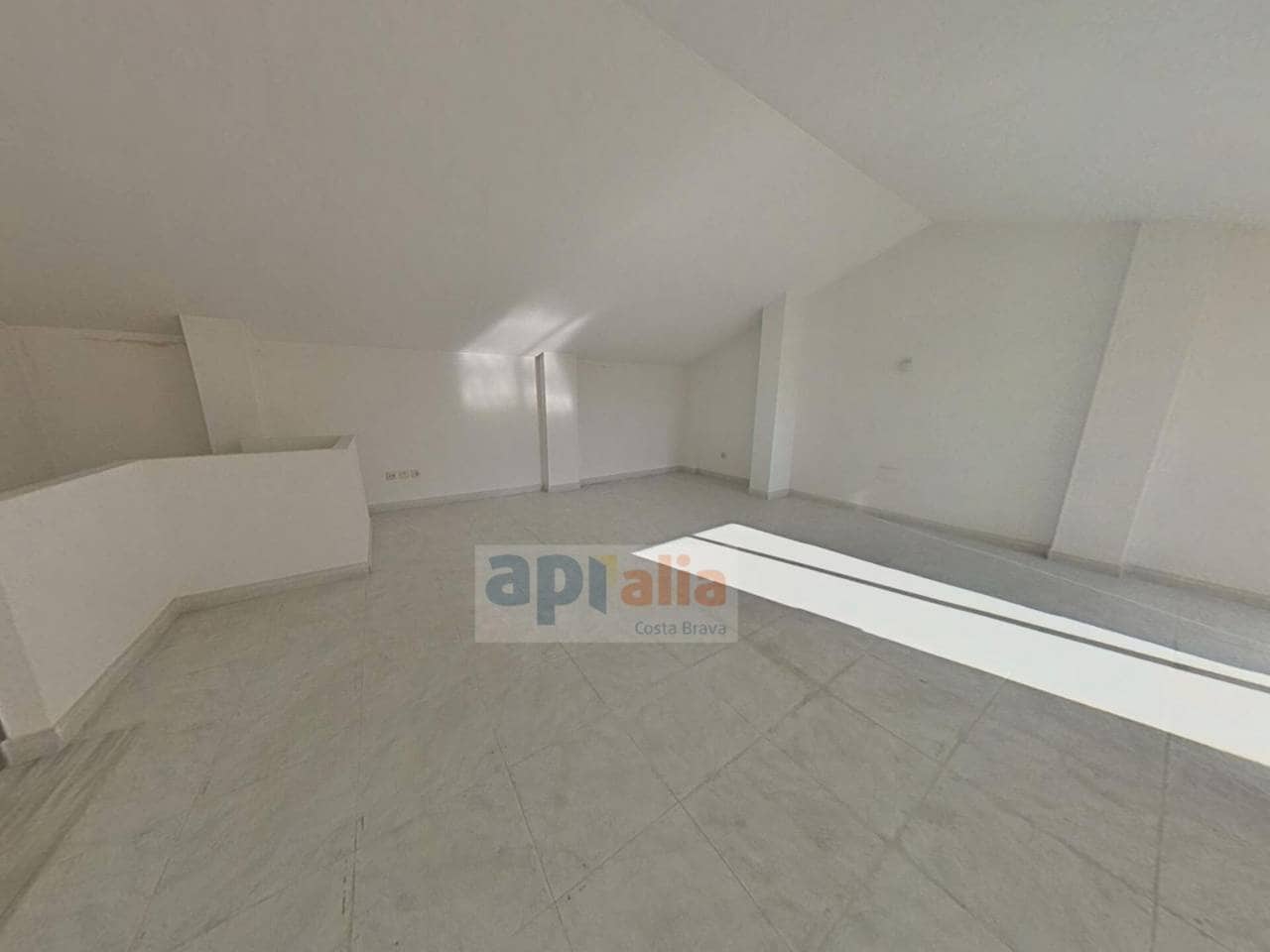 Piso de 4 habitaciones en Palamós en venta - 299.000 € (Ref: 9468012)