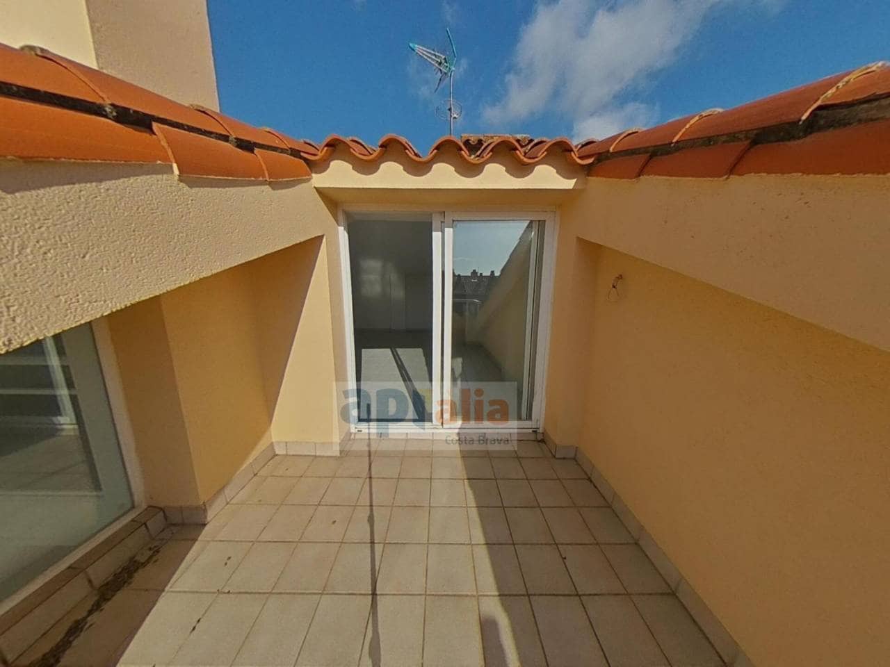 Piso de 4 habitaciones en Palamós en venta - 299.000 € (Ref: 9468012)