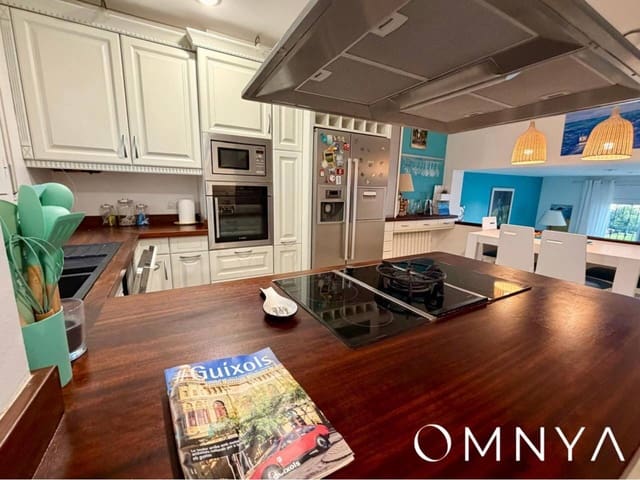 4 soveværelse Byhus til salg i Sant Feliu de Guíxols med garage - € 530.000 (Ref: 9485047)