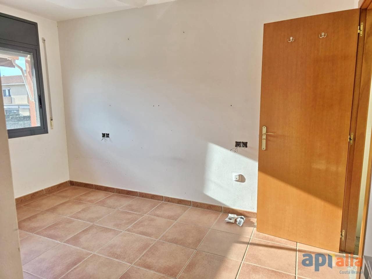 4 bedroom Townhouse for sale in Vall-llobrega - € 350,000 (Ref: 9494305)