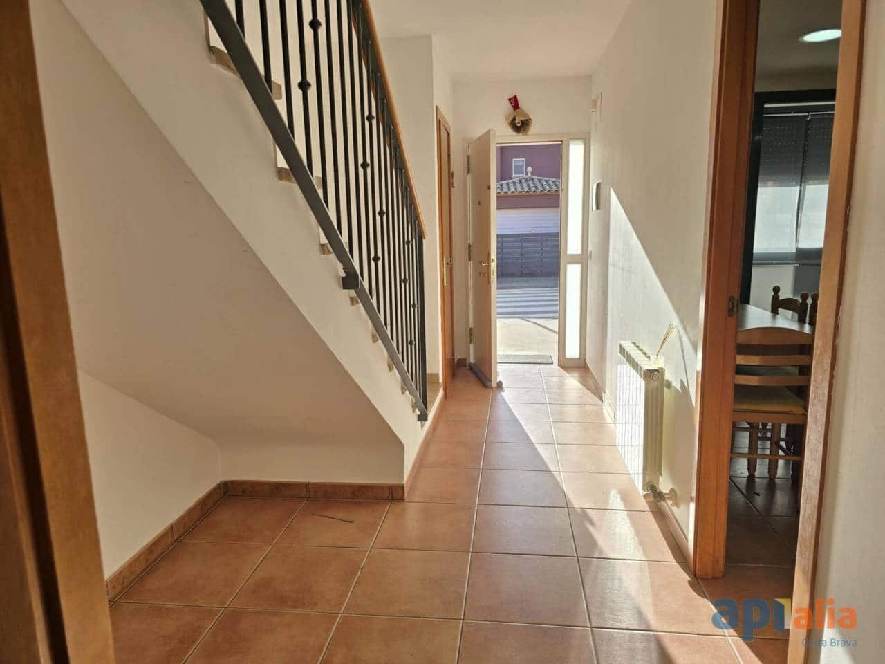 4 bedroom Townhouse for sale in Vall-llobrega - € 350,000 (Ref: 9494305)