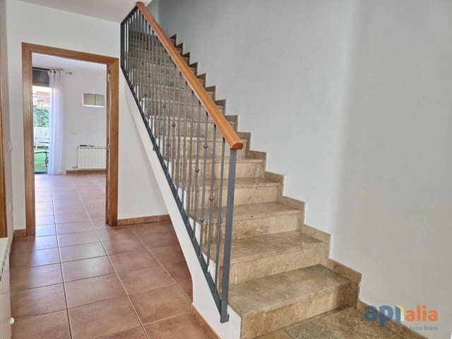 4 bedroom Townhouse for sale in Vall-llobrega - € 350,000 (Ref: 9494305)