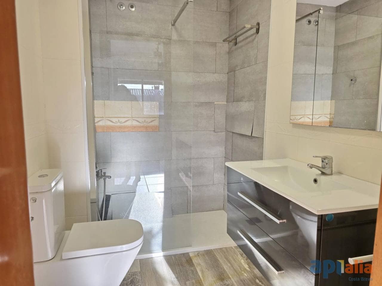 4 bedroom Townhouse for sale in Vall-llobrega - € 350,000 (Ref: 9494305)