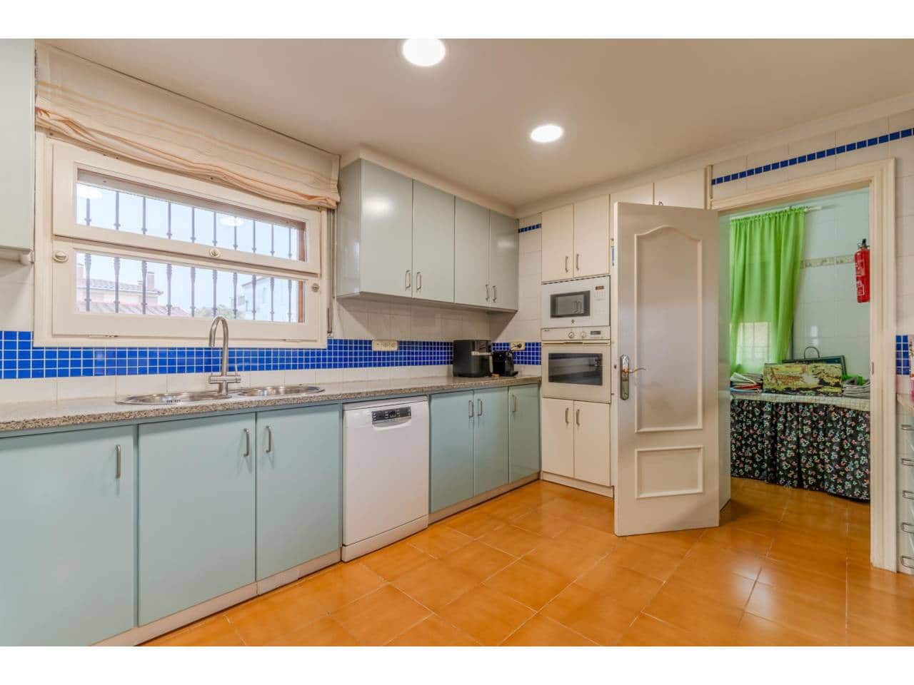 4 bedroom Villa for sale in Roses - € 598,000 (Ref: 9503700)