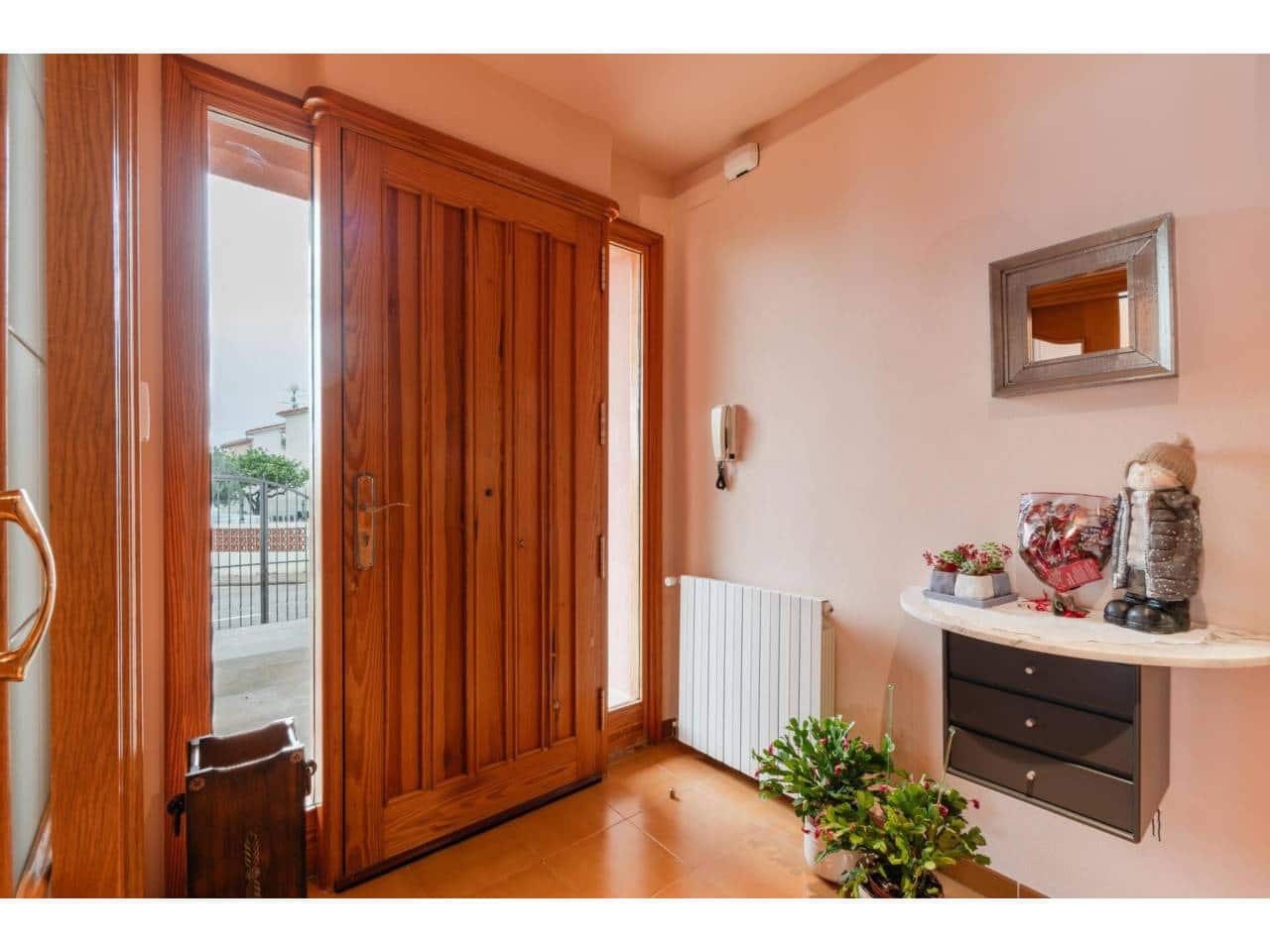 4 bedroom Villa for sale in Roses - € 598,000 (Ref: 9503700)