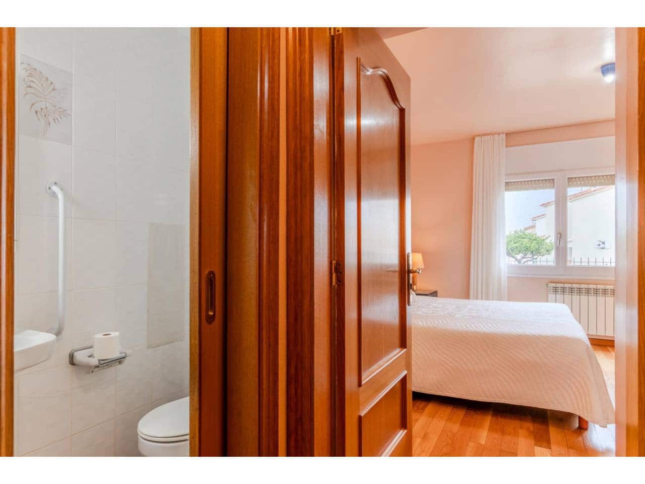 4 bedroom Villa for sale in Roses - € 598,000 (Ref: 9503700)