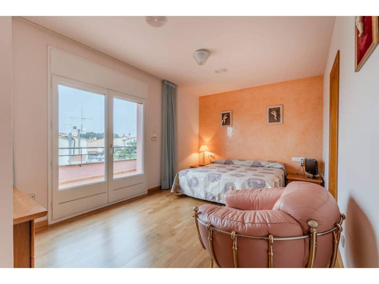 4 bedroom Villa for sale in Roses - € 598,000 (Ref: 9503700)