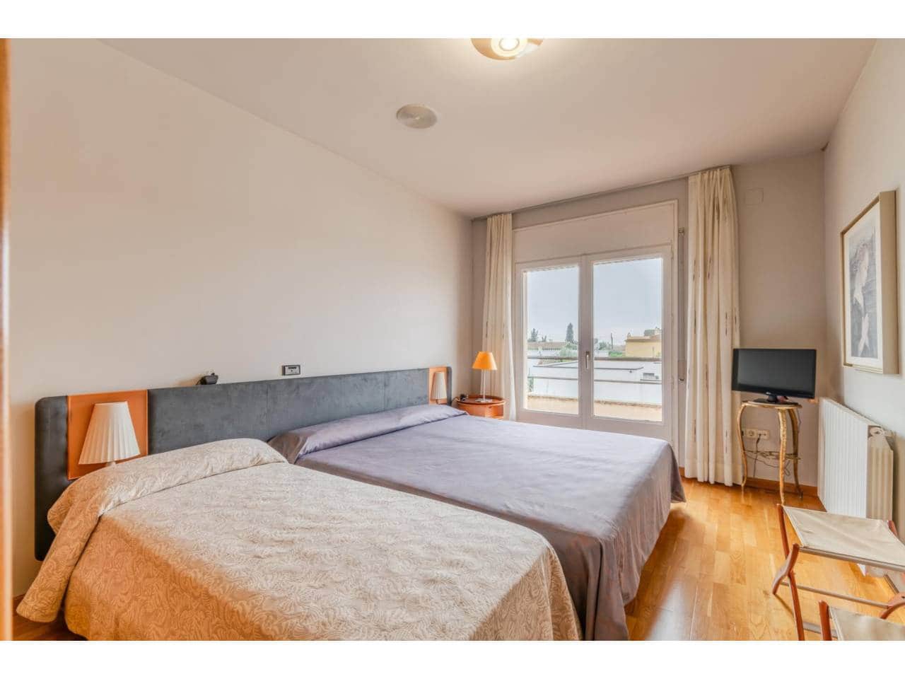 4 bedroom Villa for sale in Roses - € 598,000 (Ref: 9503700)