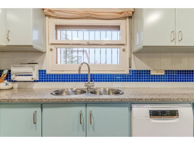 Chalet de 4 habitaciones en Roses en venta - 598.000 € (Ref: 9503700)