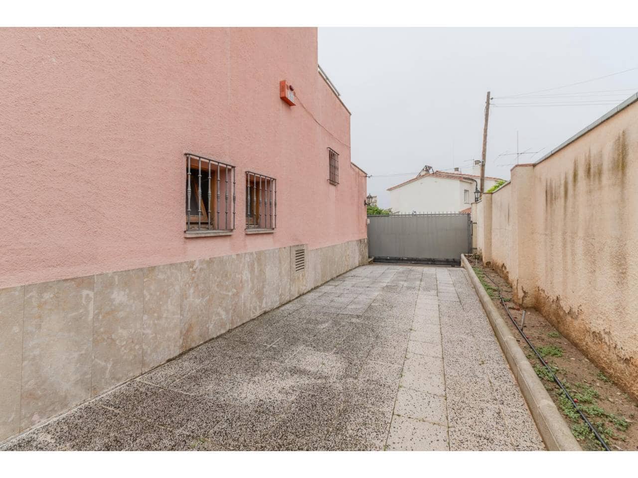 4 bedroom Villa for sale in Roses - € 598,000 (Ref: 9503700)