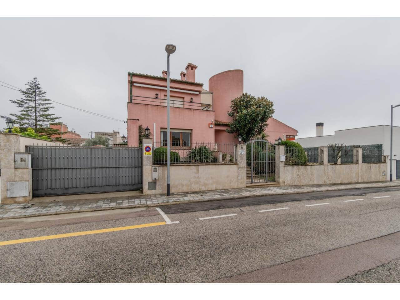 4 bedroom Villa for sale in Roses - € 598,000 (Ref: 9503700)