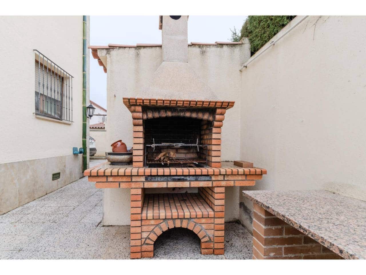 4 bedroom Villa for sale in Roses - € 598,000 (Ref: 9503700)