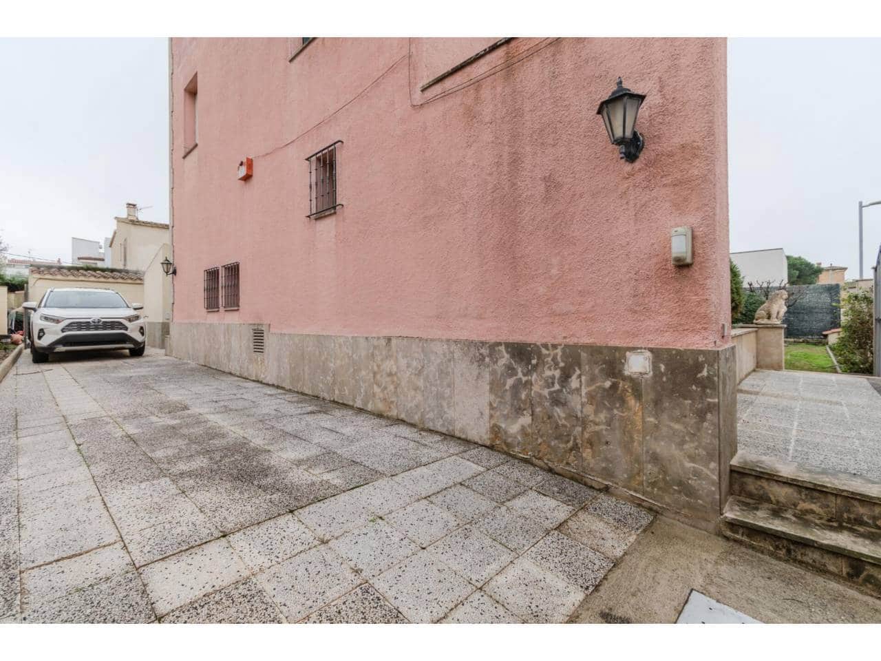 4 bedroom Villa for sale in Roses - € 598,000 (Ref: 9503700)