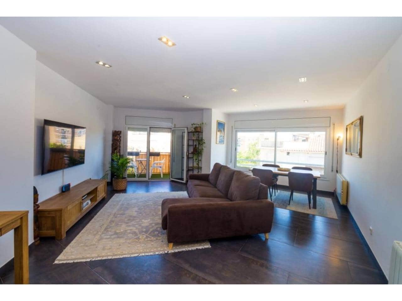 3 bedroom Flat for sale in Santa Cristina d'Aro - € 290,000 (Ref: 9585306)