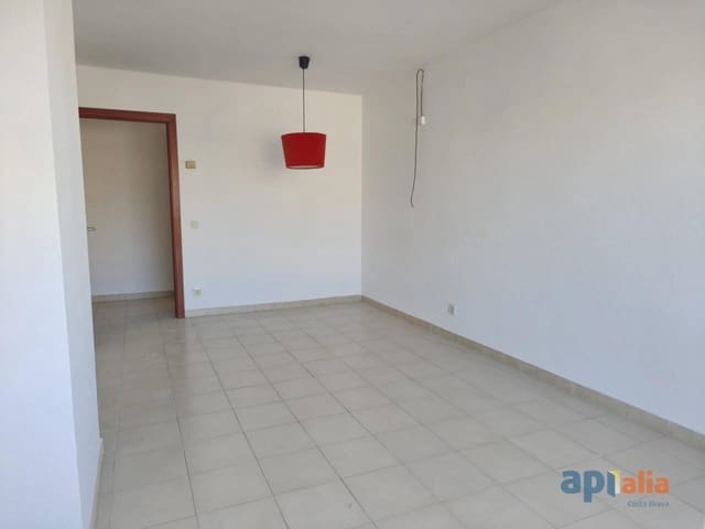 2 bedroom Flat for sale in Palamós with garage - € 250,000 (Ref: 9610678)
