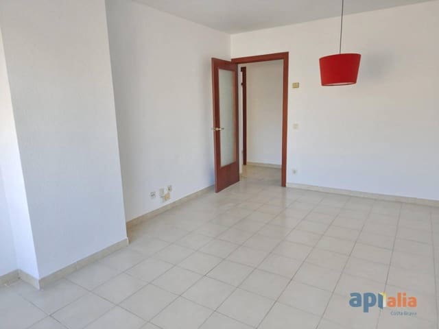 2 bedroom Flat for sale in Palamós with garage - € 250,000 (Ref: 9610678)