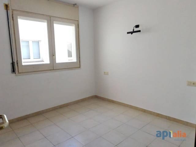 2 bedroom Flat for sale in Palamós with garage - € 250,000 (Ref: 9610678)