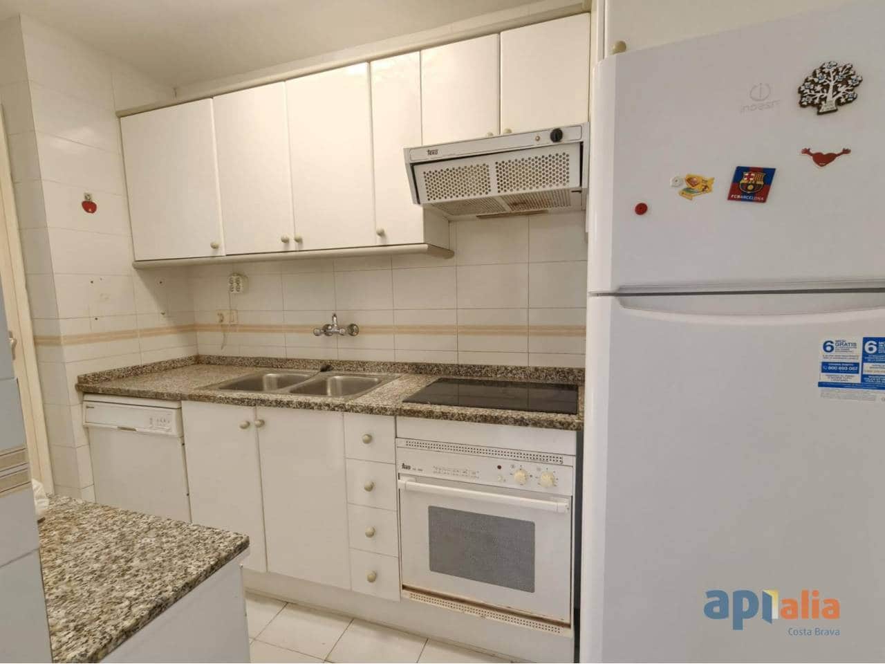 2 bedroom Flat for sale in Palamos with garage - € 250,000 (Ref: 9610678)