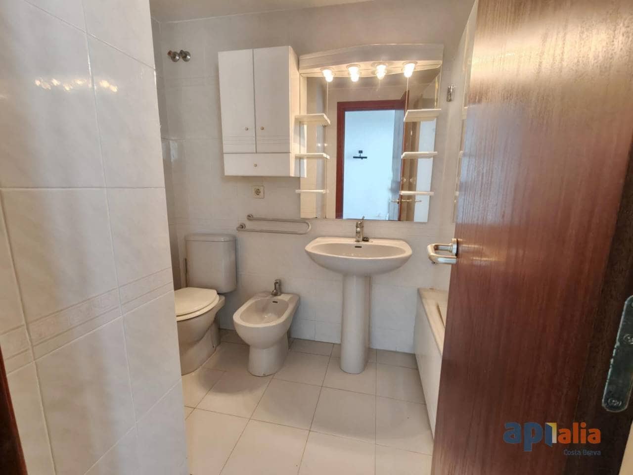 2 bedroom Flat for sale in Palamos with garage - € 250,000 (Ref: 9610678)