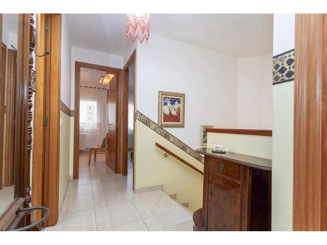 5 sovrum Semi-fristående Villa till salu i Caldes de Malavella med garage - 389 900 € (Ref: 9629484)