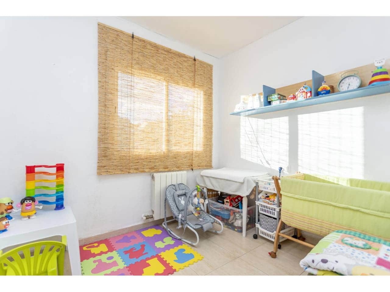 5 sovrum Semi-fristående Villa till salu i Caldes de Malavella med garage - 389 900 € (Ref: 9629484)