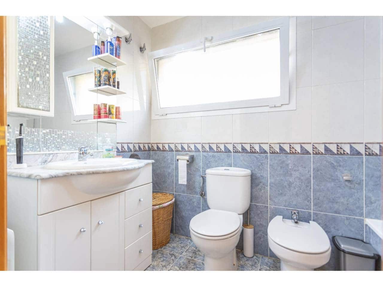 5 sovrum Semi-fristående Villa till salu i Caldes de Malavella med garage - 389 900 € (Ref: 9629484)