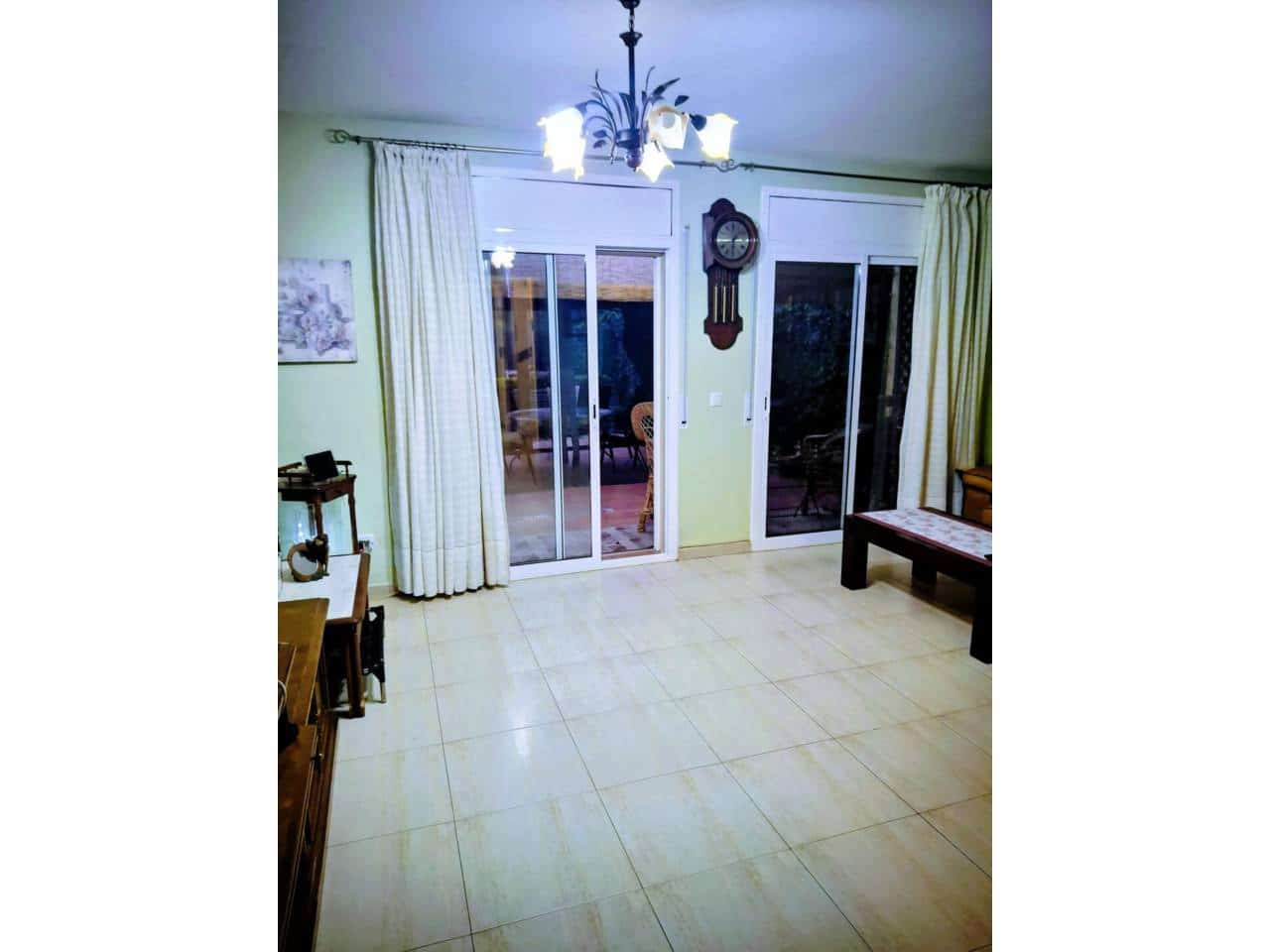 5 sovrum Semi-fristående Villa till salu i Caldes de Malavella med garage - 389 900 € (Ref: 9629484)