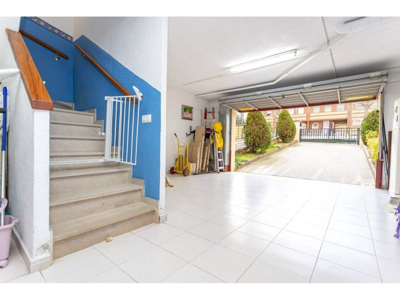 5 sovrum Semi-fristående Villa till salu i Caldes de Malavella med garage - 389 900 € (Ref: 9629484)