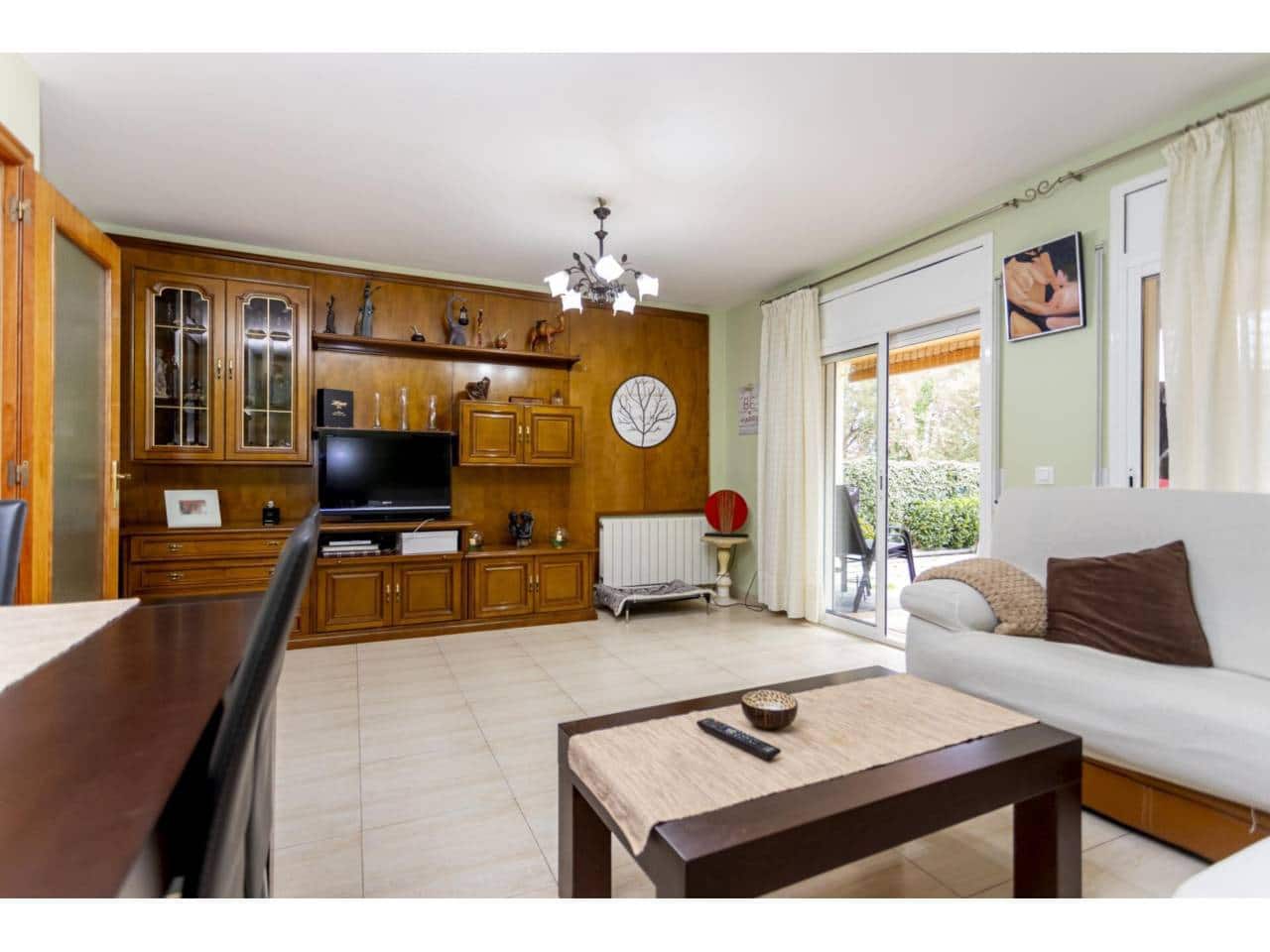 5 sovrum Semi-fristående Villa till salu i Caldes de Malavella med garage - 389 900 € (Ref: 9629484)