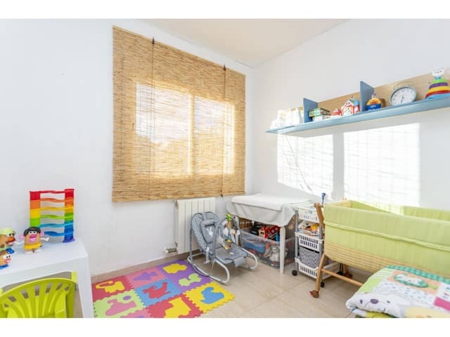 5 sovrum Semi-fristående Villa till salu i Caldes de Malavella med garage - 389 900 € (Ref: 9629484)