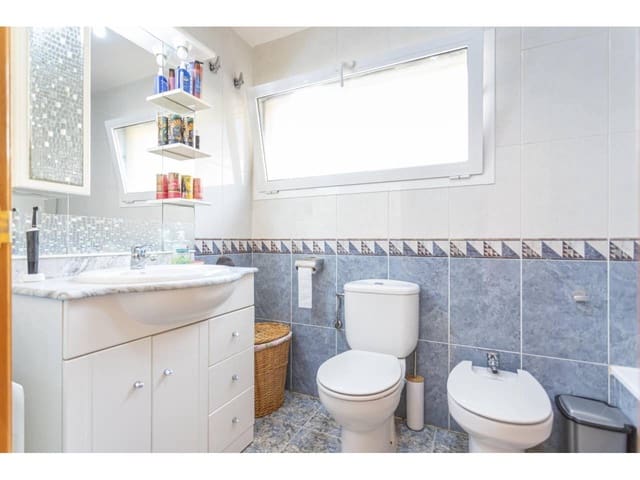 5 sovrum Semi-fristående Villa till salu i Caldes de Malavella med garage - 389 900 € (Ref: 9629484)