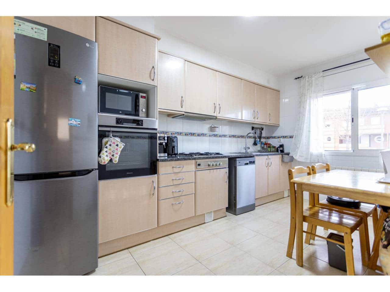 5 sovrum Semi-fristående Villa till salu i Caldes de Malavella med garage - 389 900 € (Ref: 9629484)