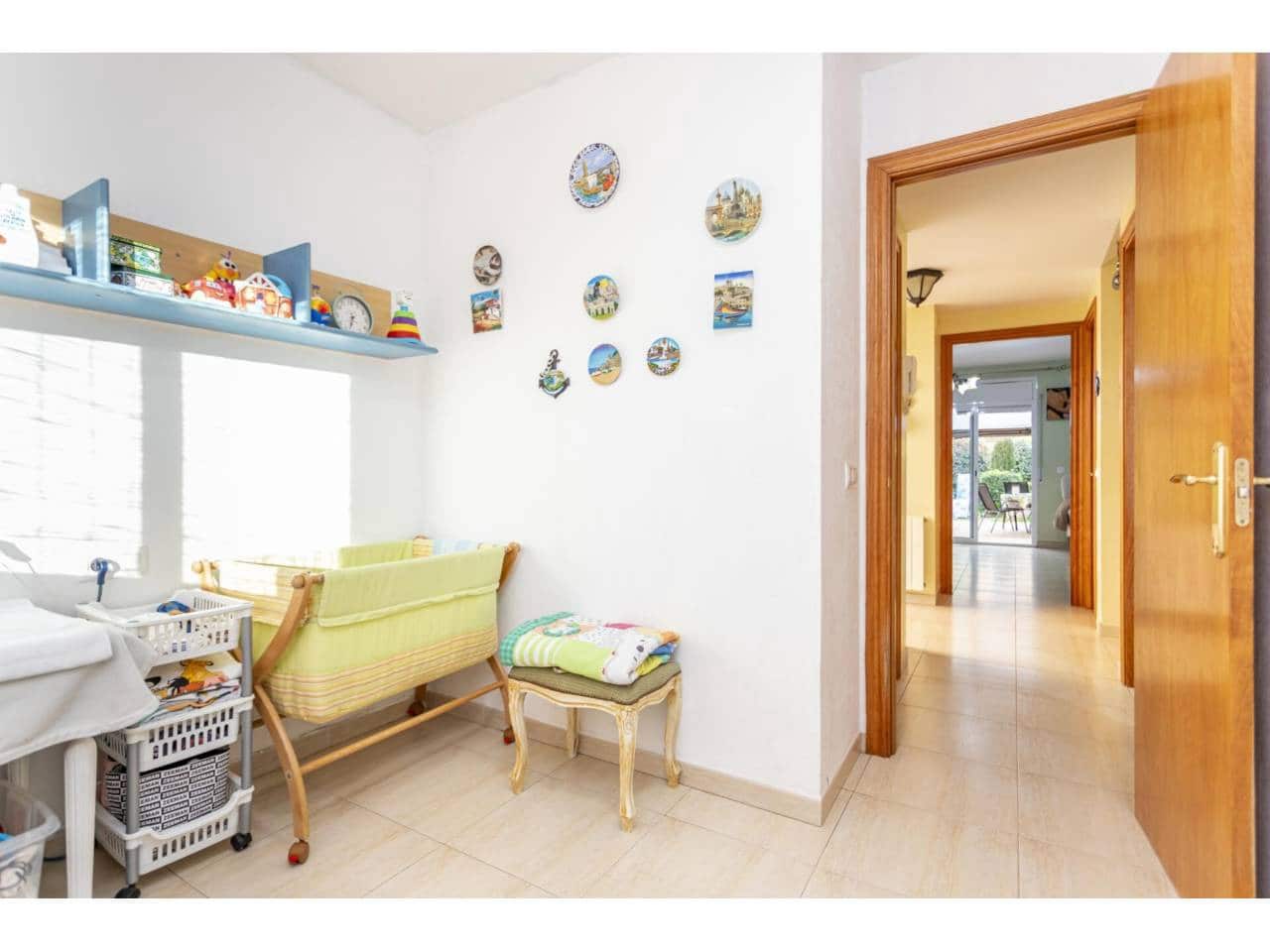 5 sovrum Semi-fristående Villa till salu i Caldes de Malavella med garage - 389 900 € (Ref: 9629484)