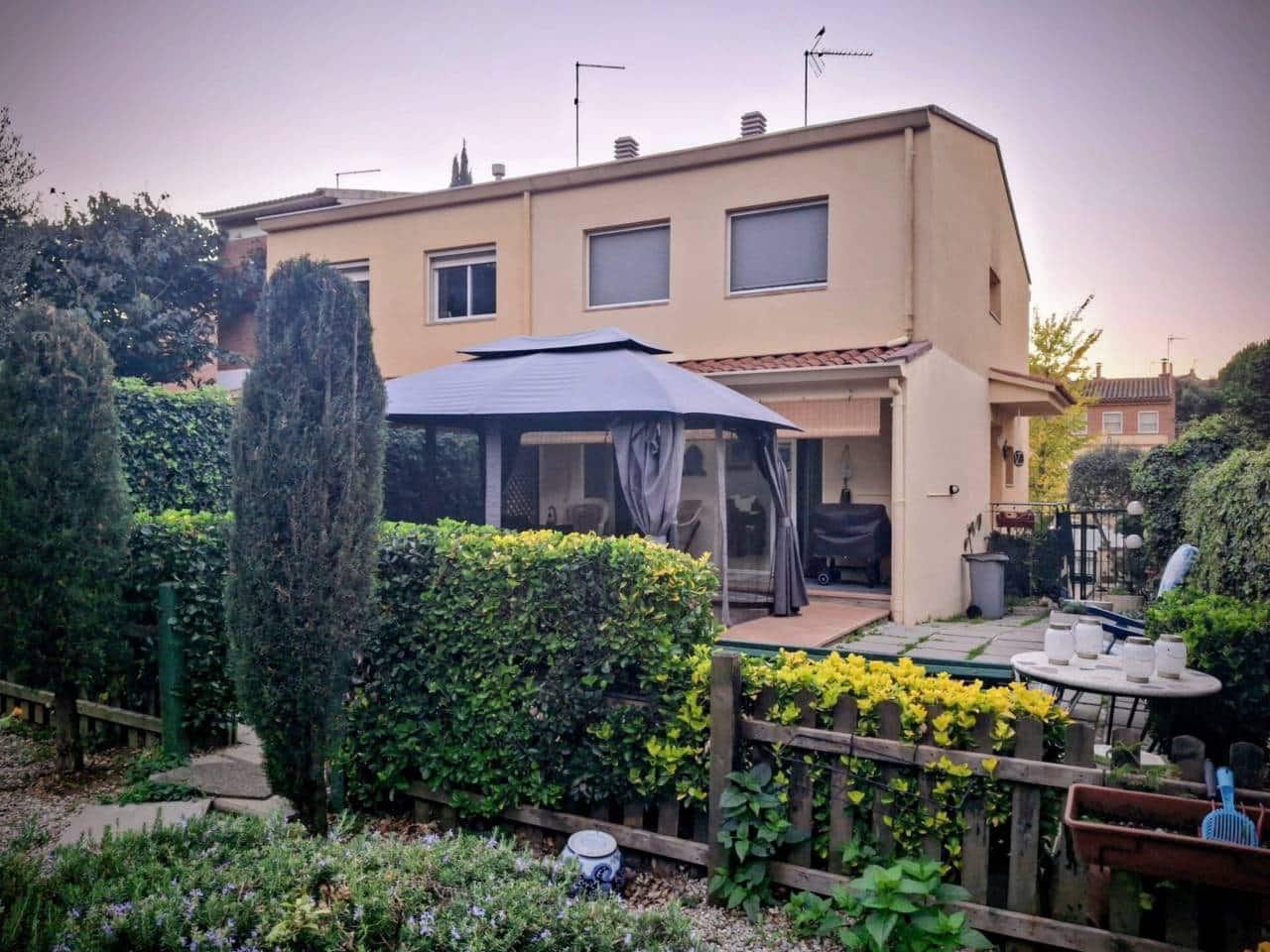 5 sovrum Semi-fristående Villa till salu i Caldes de Malavella med garage - 389 900 € (Ref: 9629484)