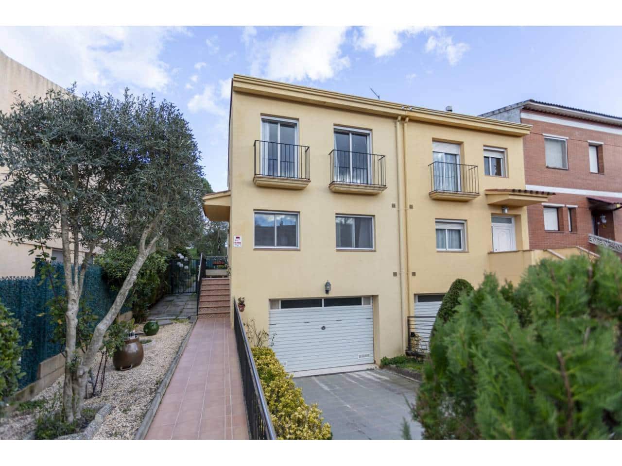 5 sovrum Semi-fristående Villa till salu i Caldes de Malavella med garage - 389 900 € (Ref: 9629484)