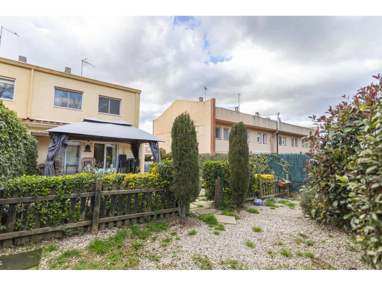 5 sovrum Semi-fristående Villa till salu i Caldes de Malavella med garage - 389 900 € (Ref: 9629484)