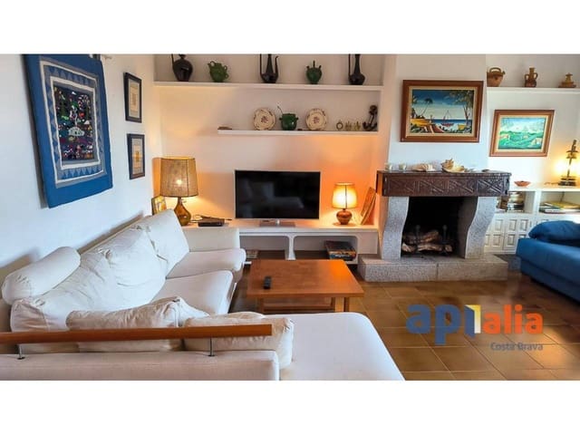 2 bedroom Flat for sale in Palamós - € 450,000 (Ref: 9643642)