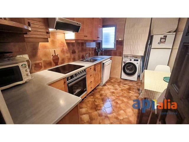 2 bedroom Flat for sale in Palamós - € 450,000 (Ref: 9643642)