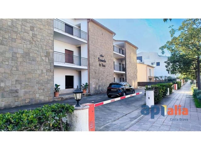 2 bedroom Flat for sale in Palamós - € 450,000 (Ref: 9643642)