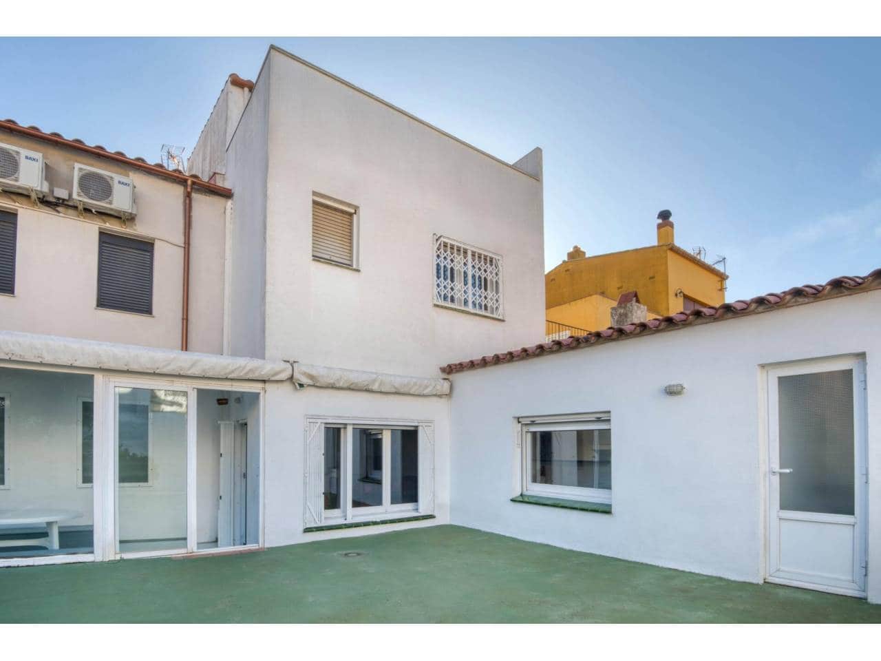 4 bedroom Townhouse for sale in Palafrugell with garage - € 428,000 (Ref: 9646742)