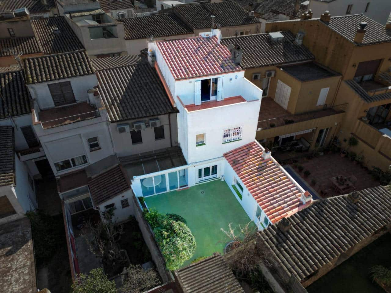 4 bedroom Townhouse for sale in Palafrugell with garage - € 428,000 (Ref: 9646742)