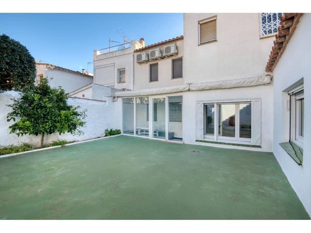 4 bedroom Townhouse for sale in Palafrugell with garage - € 428,000 (Ref: 9646742)