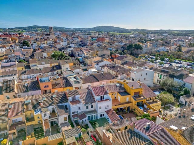 4 bedroom Townhouse for sale in Palafrugell with garage - € 428,000 (Ref: 9646742)