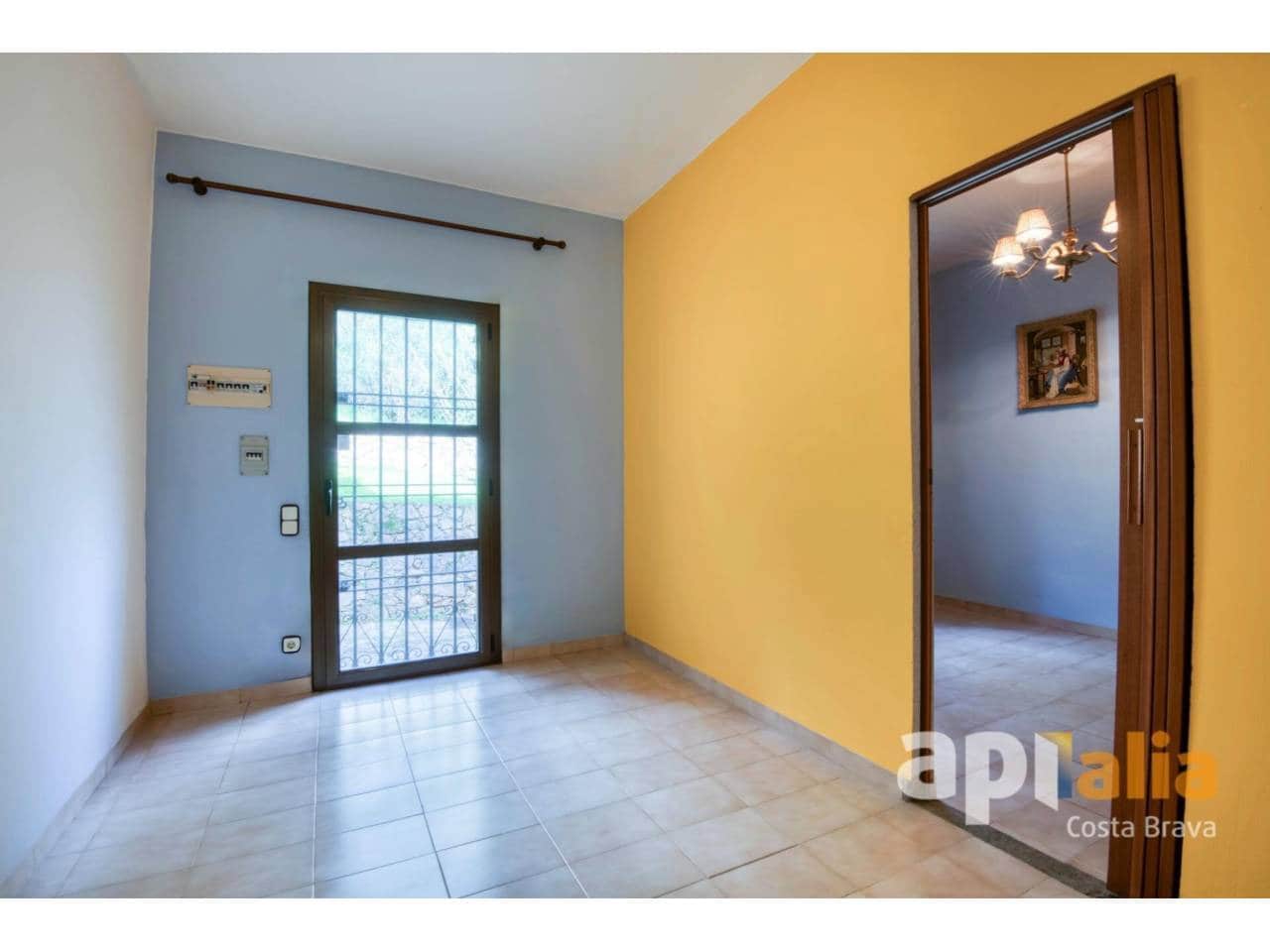 5 bedroom Villa for sale in Calonge i Sant Antoni with pool garage - € 875,000 (Ref: 9697935)