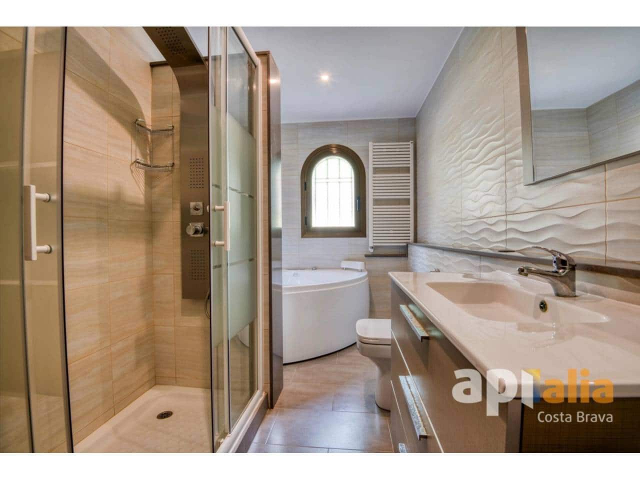 5 bedroom Villa for sale in Calonge i Sant Antoni with pool garage - € 875,000 (Ref: 9697935)