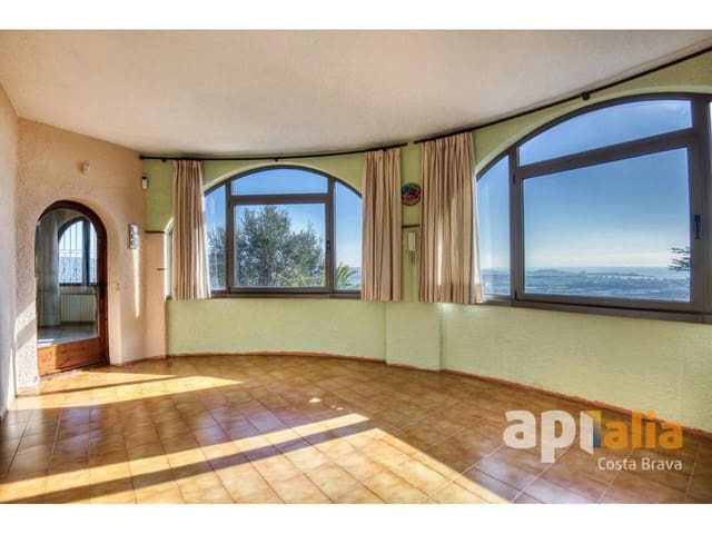 5 bedroom Villa for sale in Calonge i Sant Antoni with pool garage - € 875,000 (Ref: 9697935)